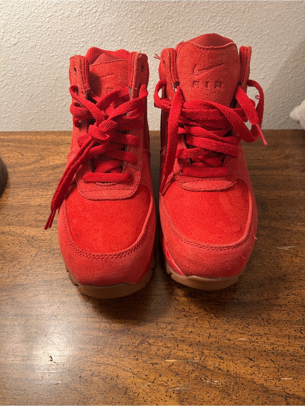 Nike Air Max Goadome Red Suede High-Top Sneakers - size 5.5Y